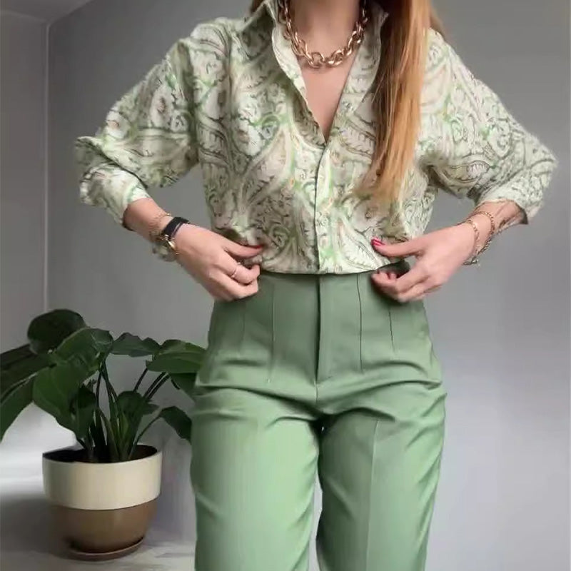 2-delige set van bedrukt shirt en broek met knopen voor dames