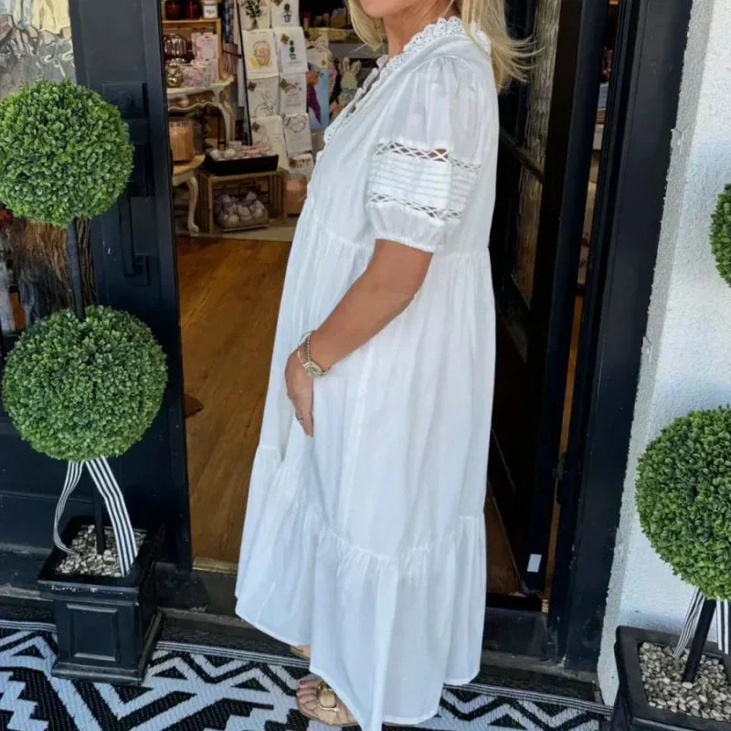 Elegante vrouwenjurk met tierende mouwen en V-hals