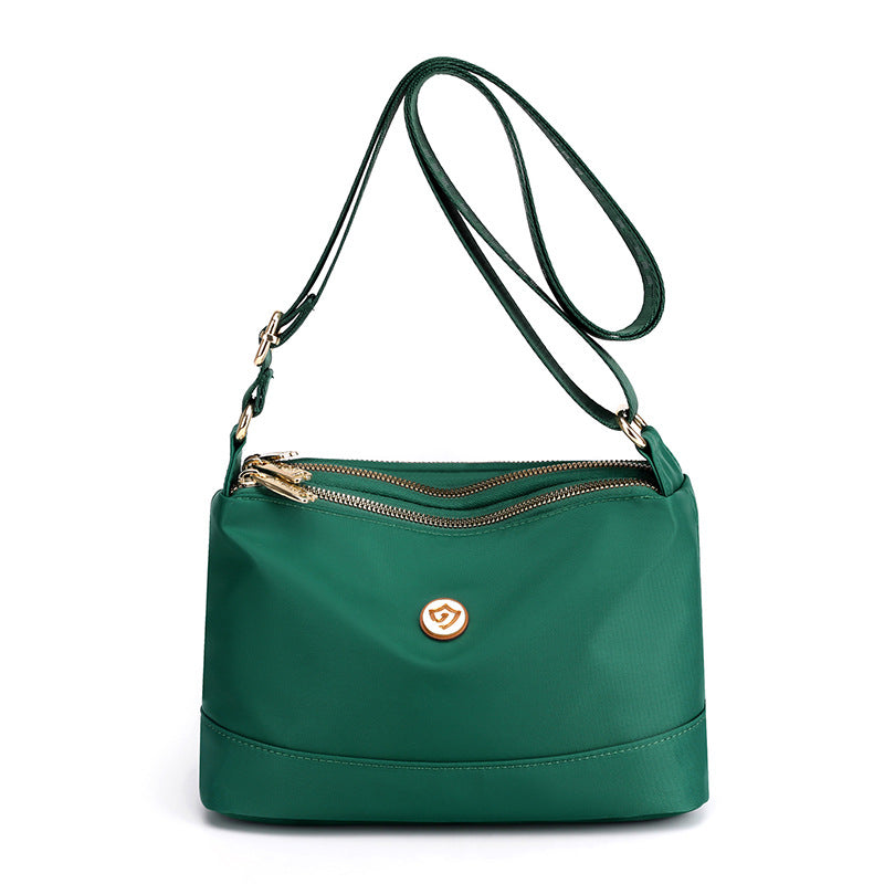 Minimalistische ruime nylon schouder- en crossbodytas