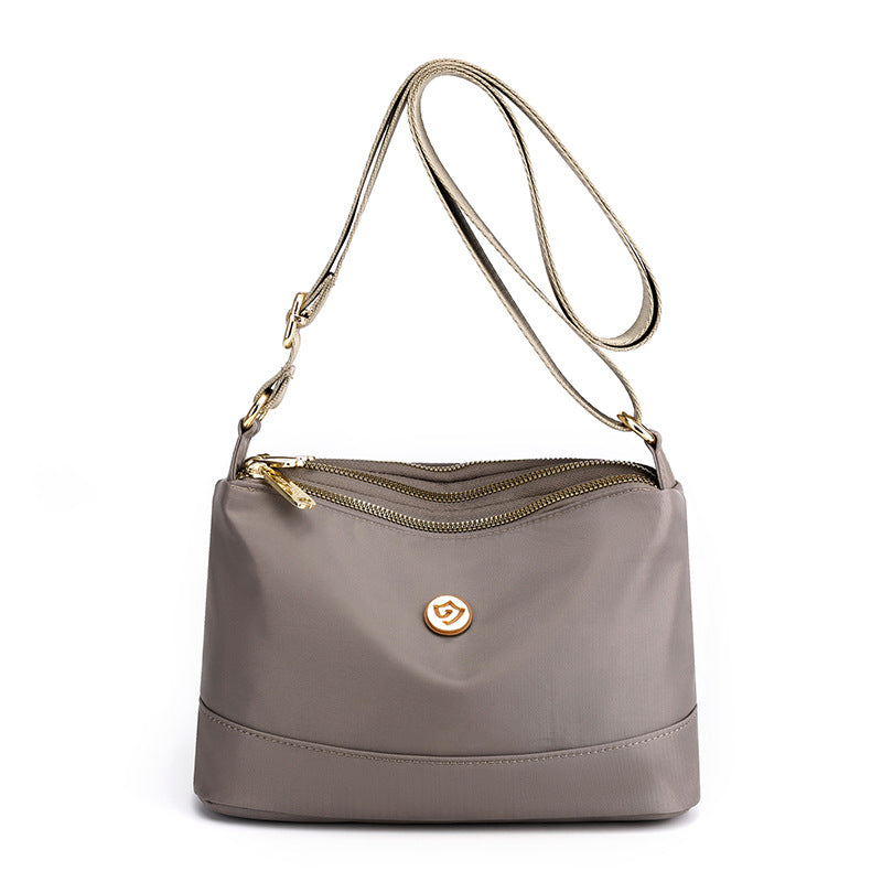 Minimalistische ruime nylon schouder- en crossbodytas