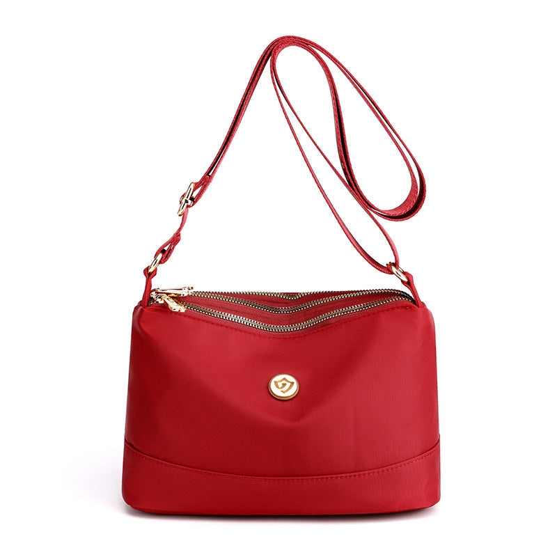 Minimalistische ruime nylon schouder- en crossbodytas