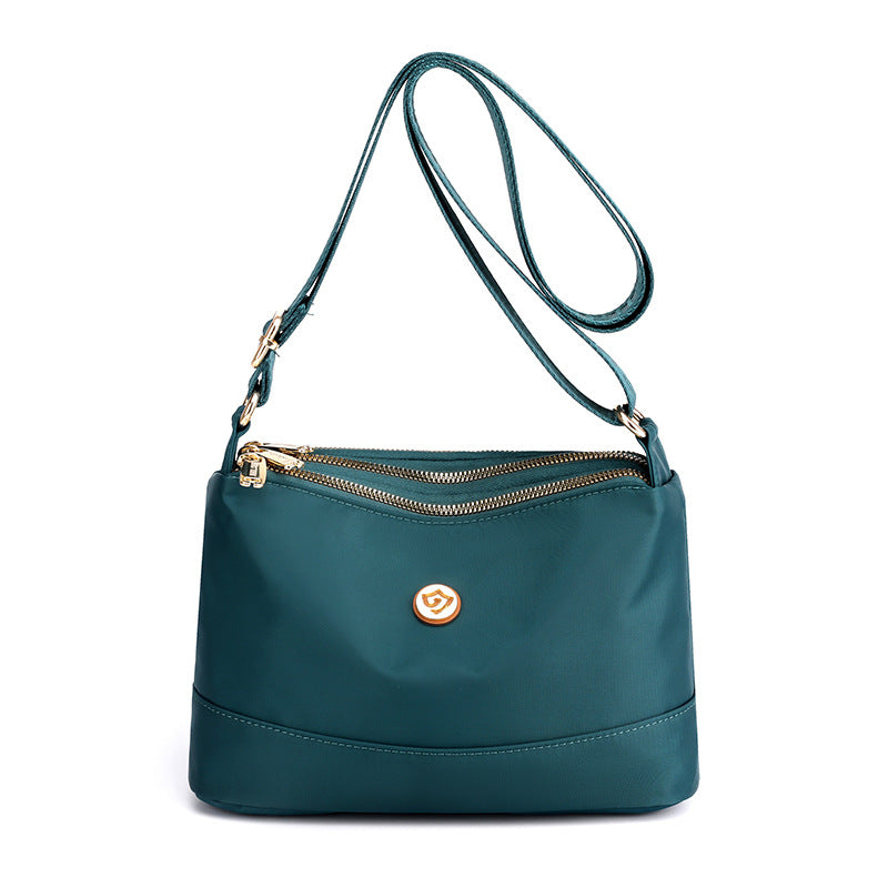 Minimalistische ruime nylon schouder- en crossbodytas