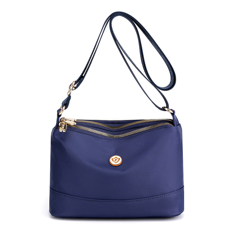 Minimalistische ruime nylon schouder- en crossbodytas