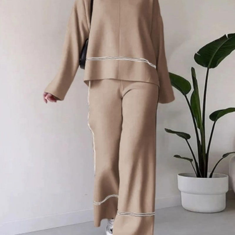 Gebreide damesloungeset met micro-uitlopende broek