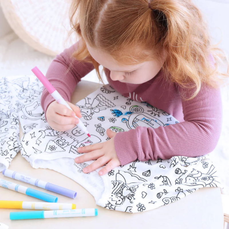 Doe-het-zelf tekenfilm kleurige pyjama voor kinderen