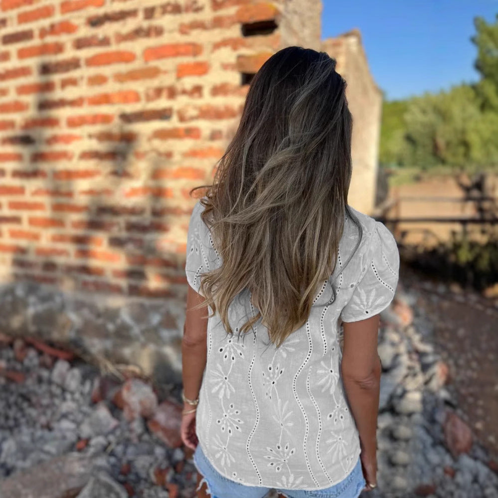 Damen V-Ausschnitt Stickerei Hollow Kurzarm-Shirt