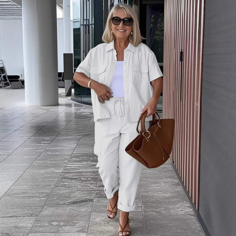 Kort mouwen shirt en wijde broek van katoen en linnen