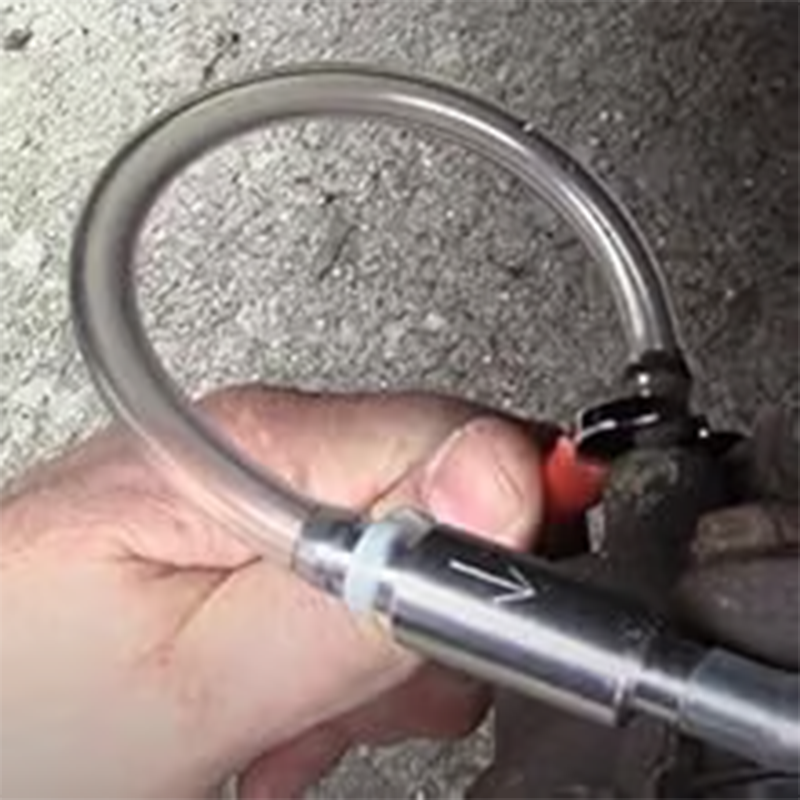 🏆 Flash Sale ⚡ 50.000+ VERKOCHT! Bijna uitverkocht – 💥 Remblesslang – Handig afloophulp met terugslagklep voor auto’s en motorfietskoppelingen