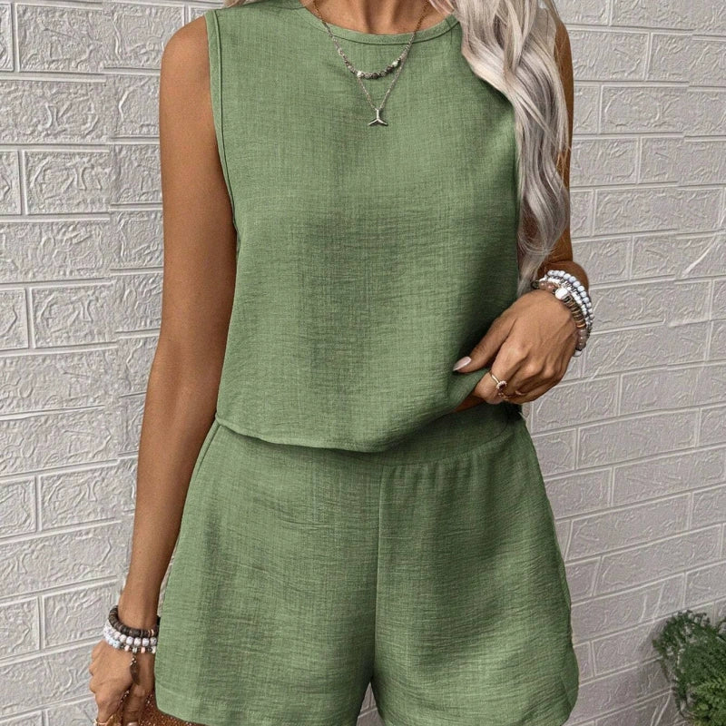 Tweedelige set bestaande uit een mouwloze top en korte broek voor dames