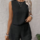 Tweedelige set bestaande uit een mouwloze top en korte broek voor dames