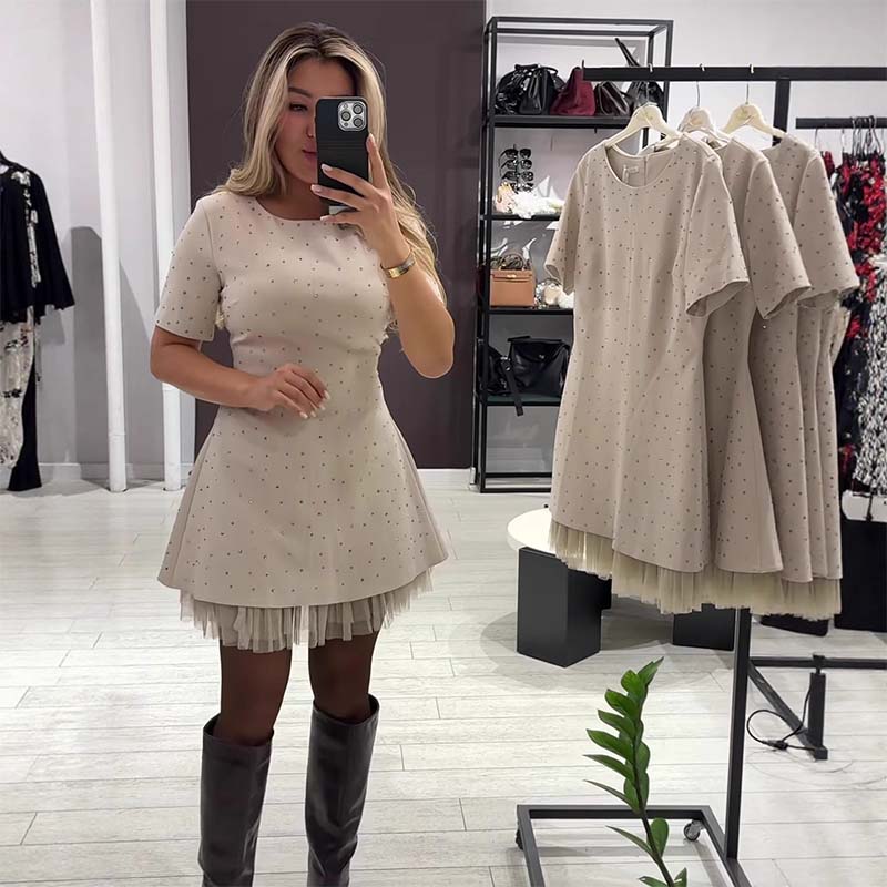 Moeite om uw figuur te accentueren? Deze A-lijn jurk tovert meteen een fantastisch silhouet tevoorschijn!💃✨