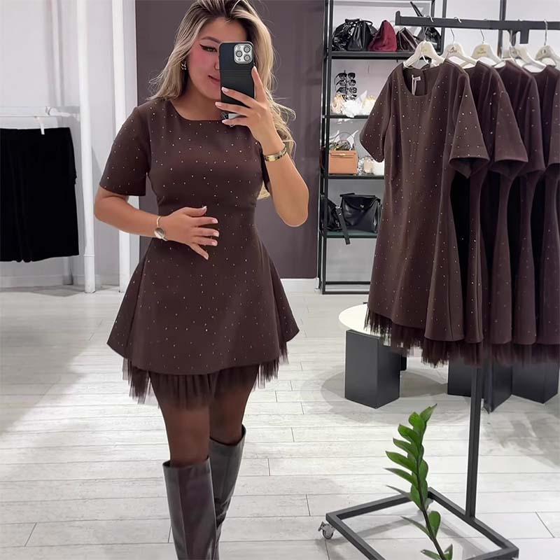 Moeite om uw figuur te accentueren? Deze A-lijn jurk tovert meteen een fantastisch silhouet tevoorschijn!💃✨