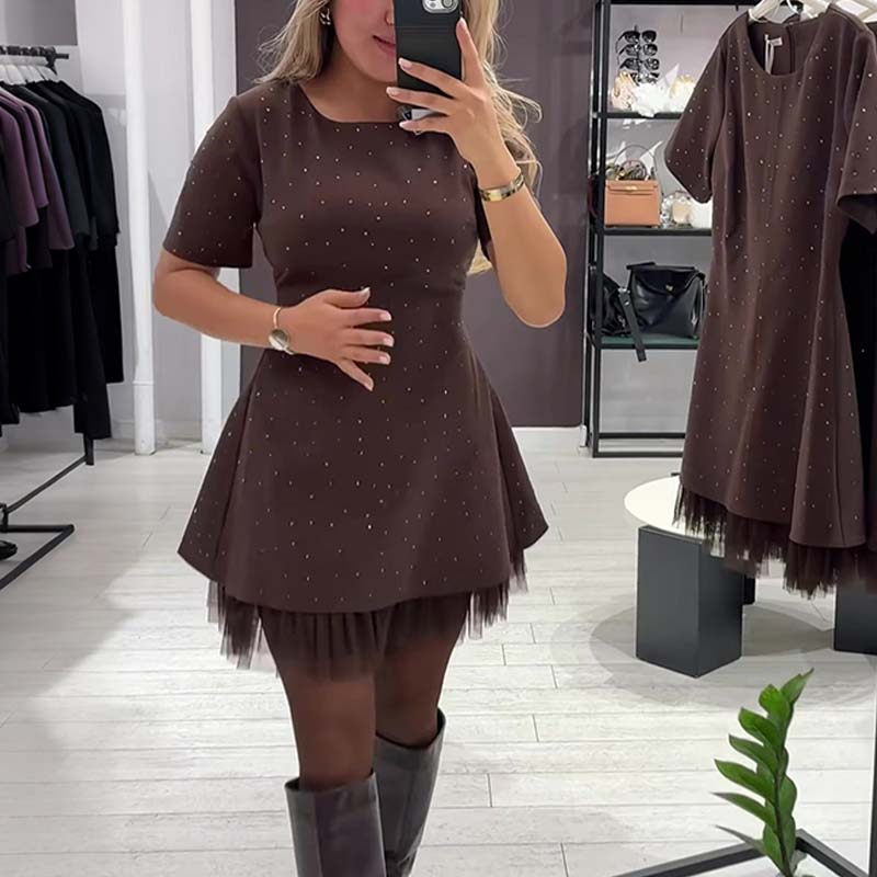 Moeite om uw figuur te accentueren? Deze A-lijn jurk tovert meteen een fantastisch silhouet tevoorschijn!💃✨