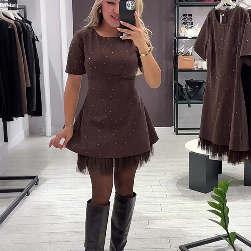 Moeite om uw figuur te accentueren? Deze A-lijn jurk tovert meteen een fantastisch silhouet tevoorschijn!💃✨