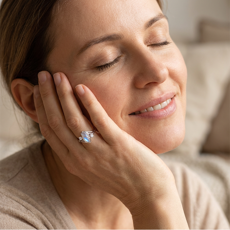 ✨💍 Koop 2 Krijg 1 Gratis 🔥 Geometrische Ovale Maansteen Ring met Zirkonia Accenten – Mystiek, Sprankelend & Tijdloos Elegant! 🌙✨