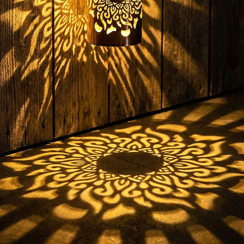 ☀️ Solar mandala lamp voor tuin & terras – 2-in-1 grondlamp & wandlamp – Decoratieve verlichting met vintage-effect – Roestvrij & duurzaam