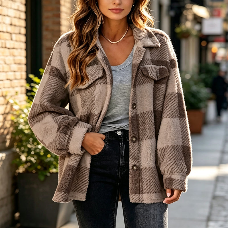 Geruit damesjack met knoopsluiting, comfortabel en warm