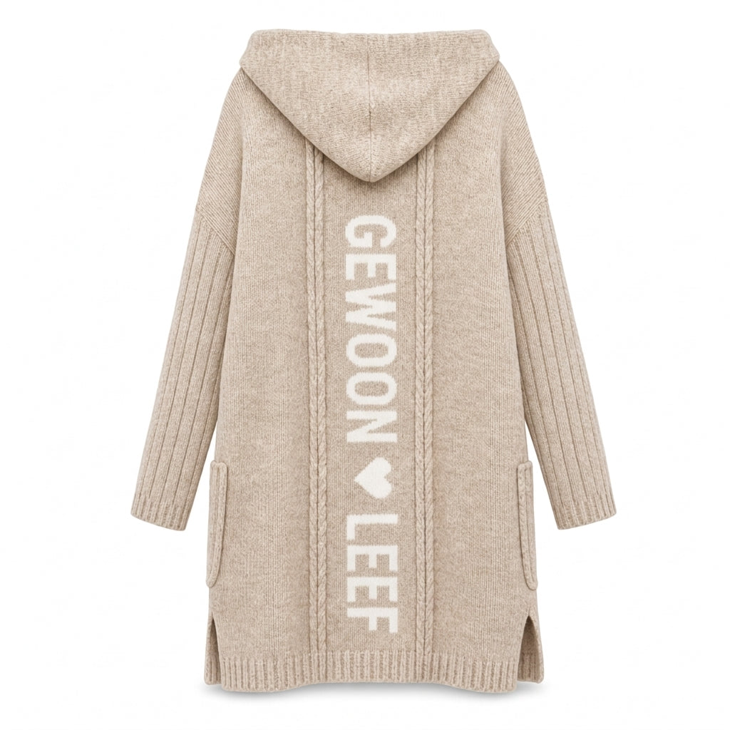 🌸 Nieuwe Collectie – Lange gebreide damescardigan met capuchon 🧶 Zachte warmte, relaxed fit & stijlvolle laag voor het najaar ✨